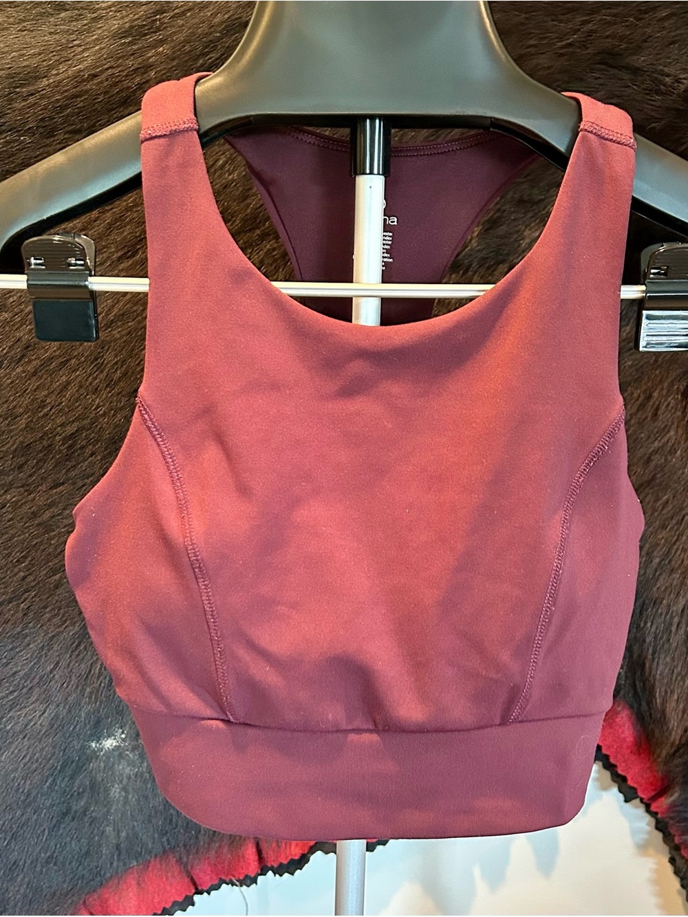 Apana High-Neck Sports Bra in Burgundy Rose Sz L